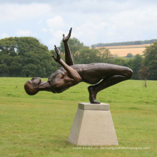 Lebensgroße Gartendekorationmetallskulptur männliche nackte Bronzestatuen